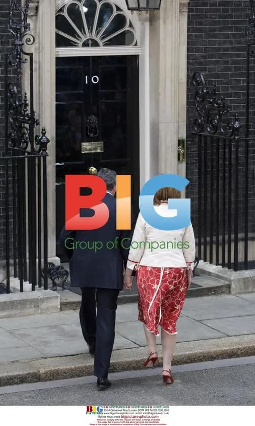 New PM Gordon Brown Enters No 10