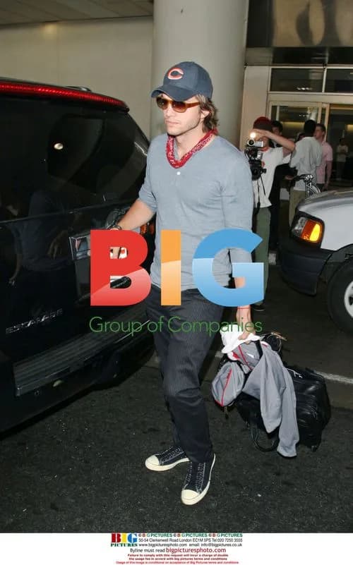 Demi Moore and Ashton Kutcher Arrive at LAX