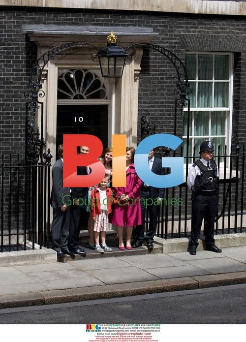 Tony Blair"s Family Leaves No. 10