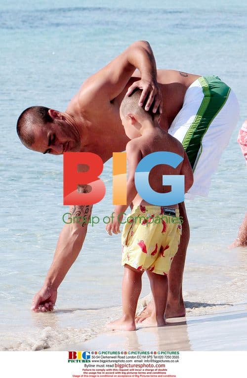 Fabio Cannavaro with family meets Massimo Oddo