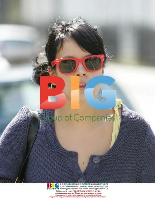 Lily Allen goes house hunting in London