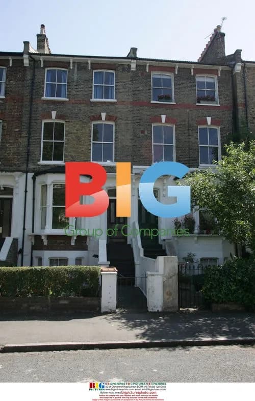 Lily Allen House Hunting in London
