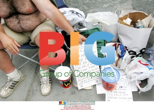 Man Waits in Line for New iPhone in NYC