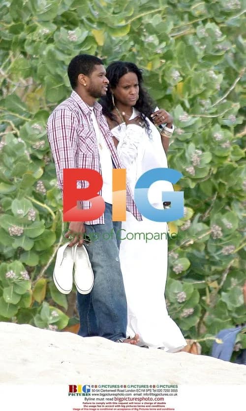 Usher and Tameka Foster Arrive in Saint Barthlmey