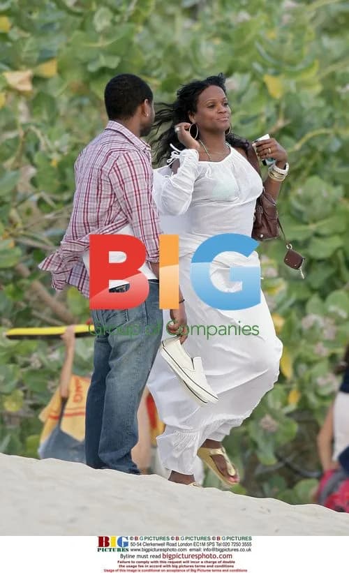 Usher and Tameka Foster Arrive in Saint Barthlemy
