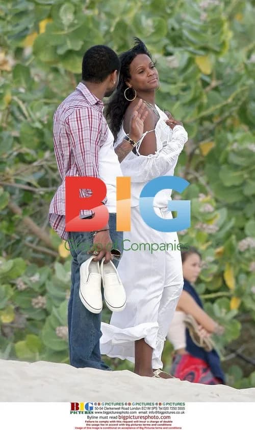 Usher and Tameka Foster arrive in St Barts