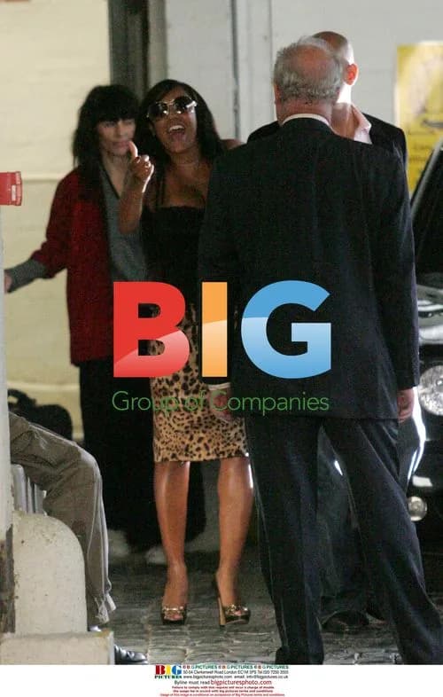 Spice Girls Leaving Photo Studio