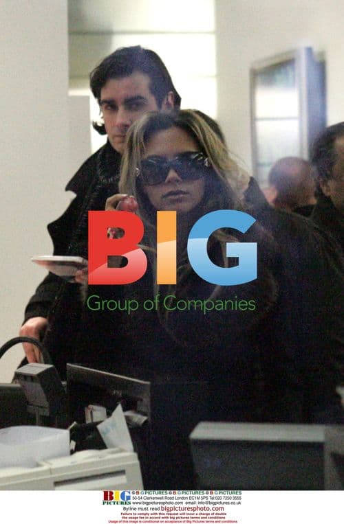 Victoria Beckham Shopping in Paris