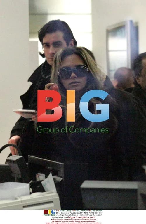 Victoria Beckham Shopping in Paris