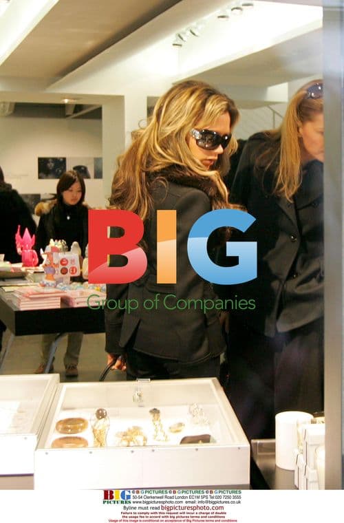 Victoria Beckham Shopping in Paris