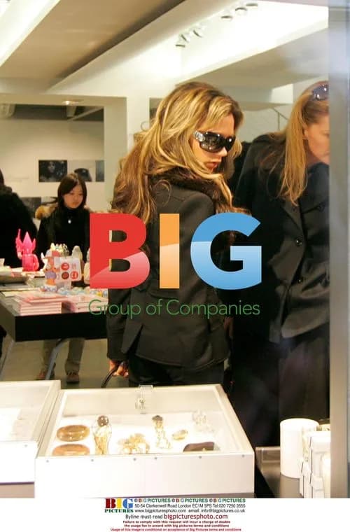 Victoria Beckham Shopping in Paris