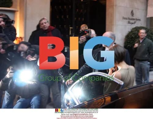 Victoria Beckham arrives at Paris hotel