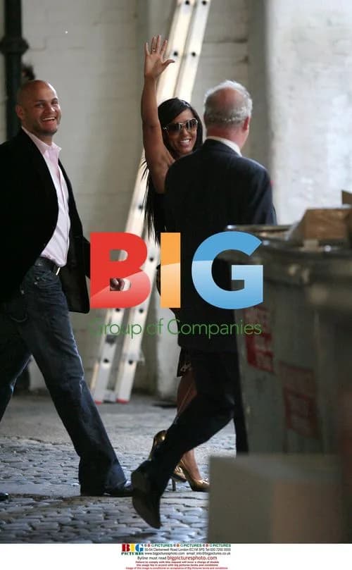 Spice Girls Leaving Studio