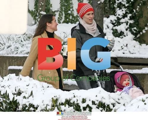 Jennifer Garner and Violet Affleck bundle up in Vancouver