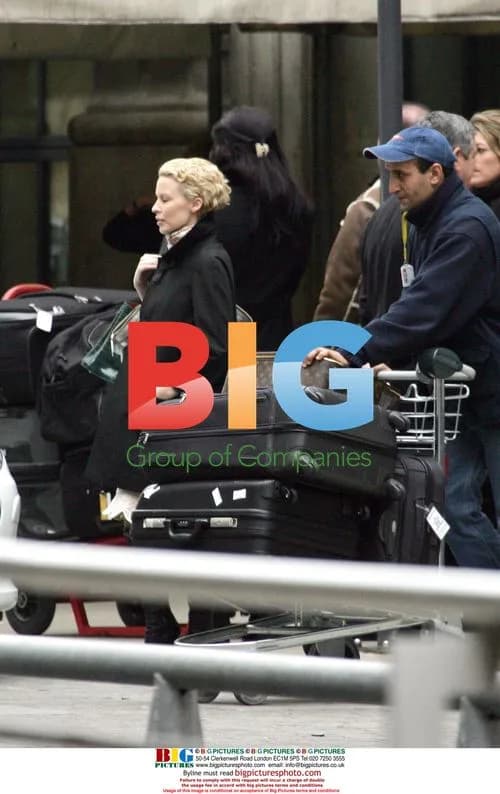 Kylie Minogue Arrives in Paris