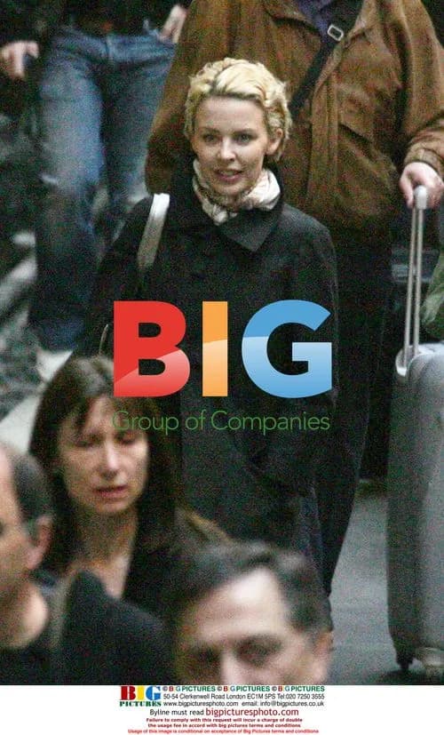 Kylie Minogue arrives in Paris