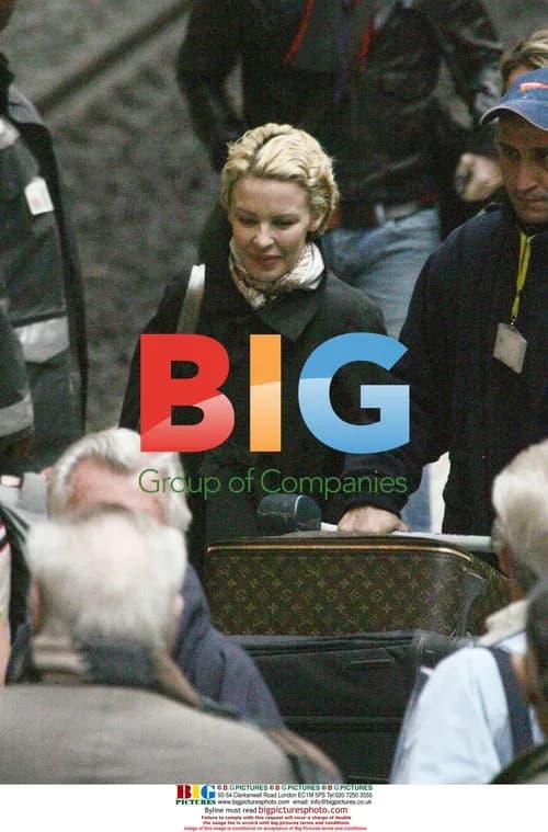 Kylie Minogue Arrives in Paris