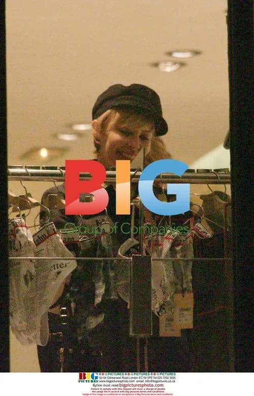 Kylie Minogue Arrives in Paris