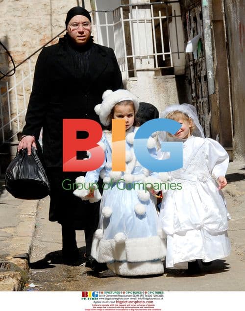 Girls celebrate Purim in Jerusalem