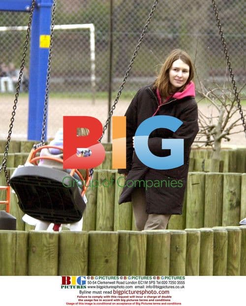 "Cold Feet" Star Helen Baxendale out with Kids