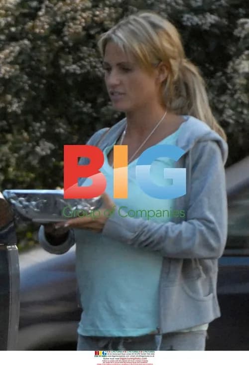 Pregnant Katie Price and Peter Andre Visit Pub