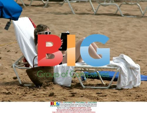 Kirsten Dunst Enjoys Maui Beach Day