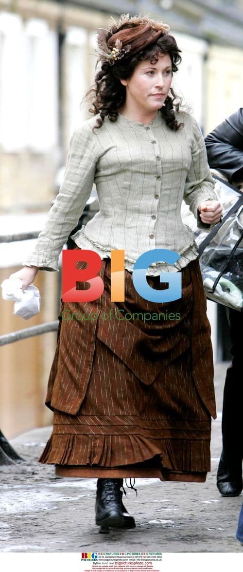 Jessie Wallace as Marie Lloyd on set