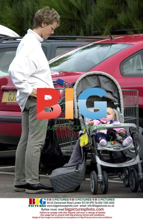 David Jason out shopping with daughter and girlfriend