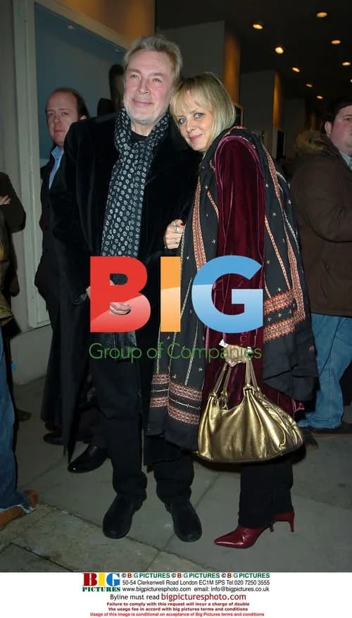 Twiggy and Leigh Lawson leave 'The Entertainer' press night