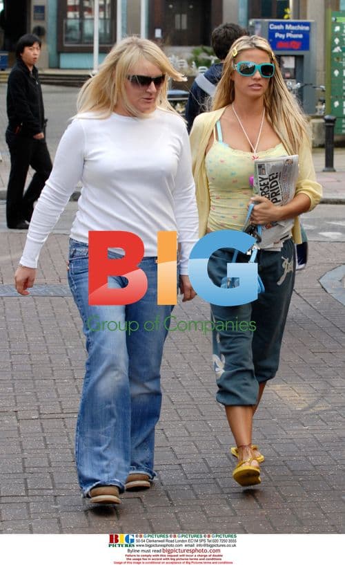 Katie Price Visits Beauty Salon in Brighton