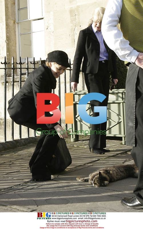 Kylie Minogue Visits Bath and Meets Fluffy Kitty