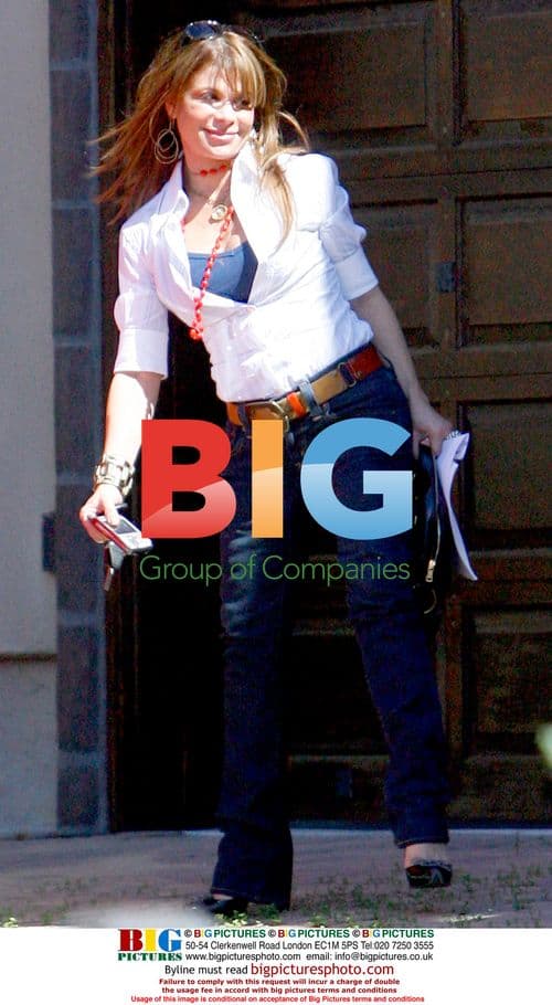 Paula Abdul Runs Errands in Beverly Hills