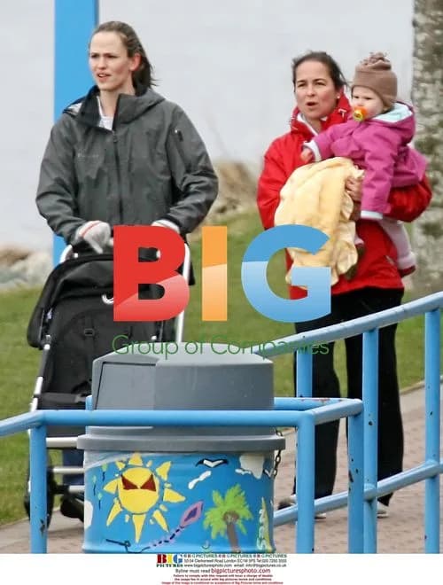Jennifer Garner and Violet Ann Affleck take baby steps in Vancouver