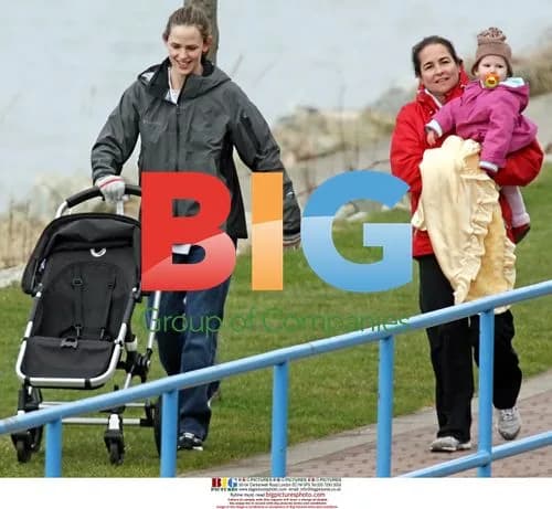 Jennifer Garner and daughter Violet take baby steps