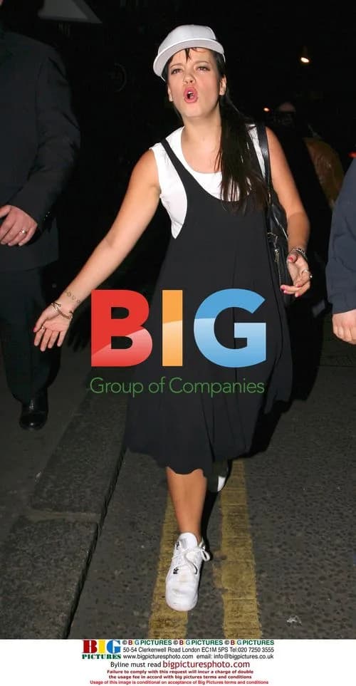 Lily Allen attacks photographers