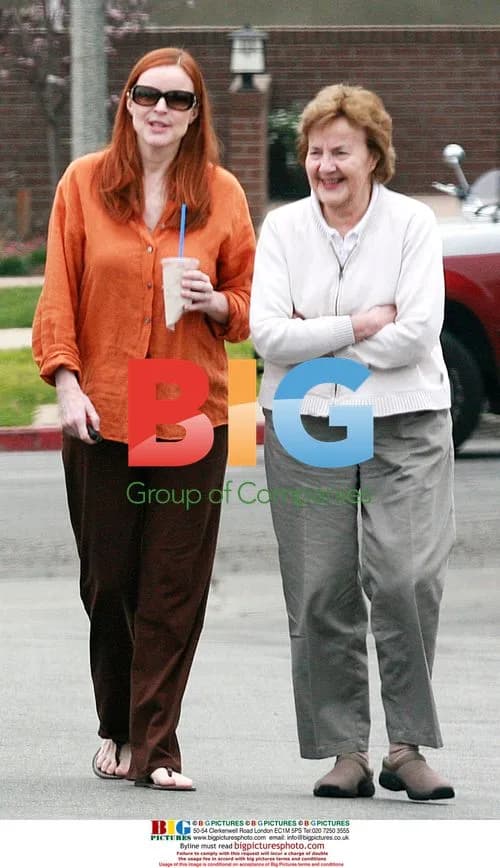 Marcia Cross out for coffee with parents