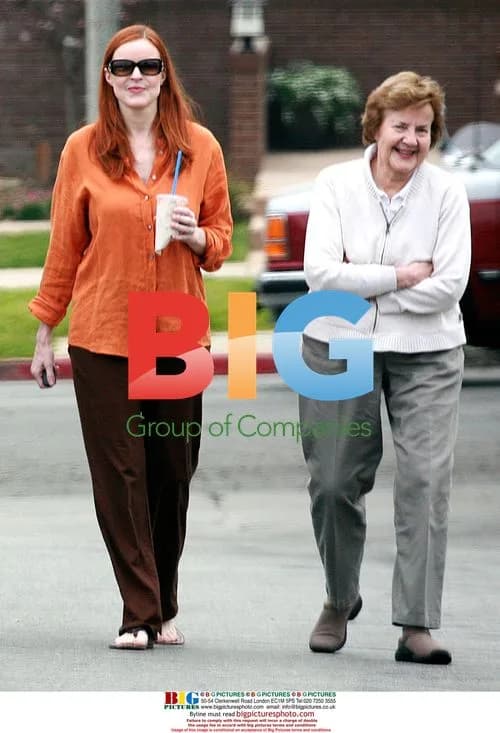 Marcia Cross out with parents