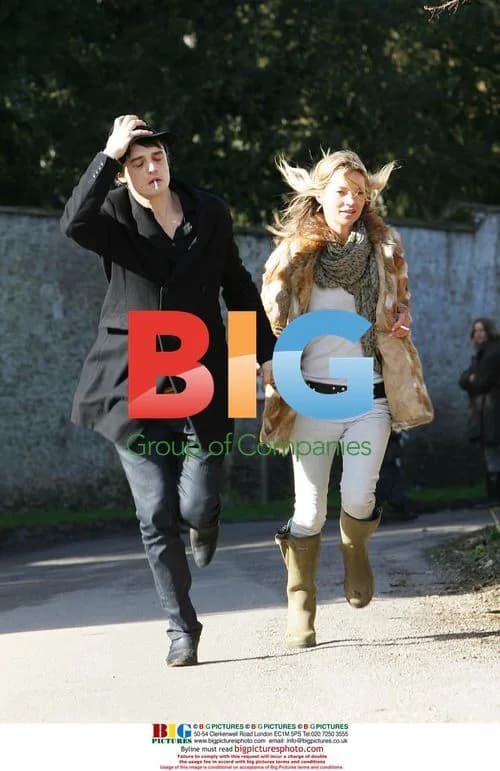 Kate Moss and Pete Doherty Enjoy Country Stroll