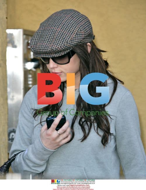 Jessica Simpson Visits Chiropractor