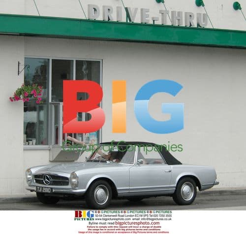 Jessie Wallace buys doughnuts