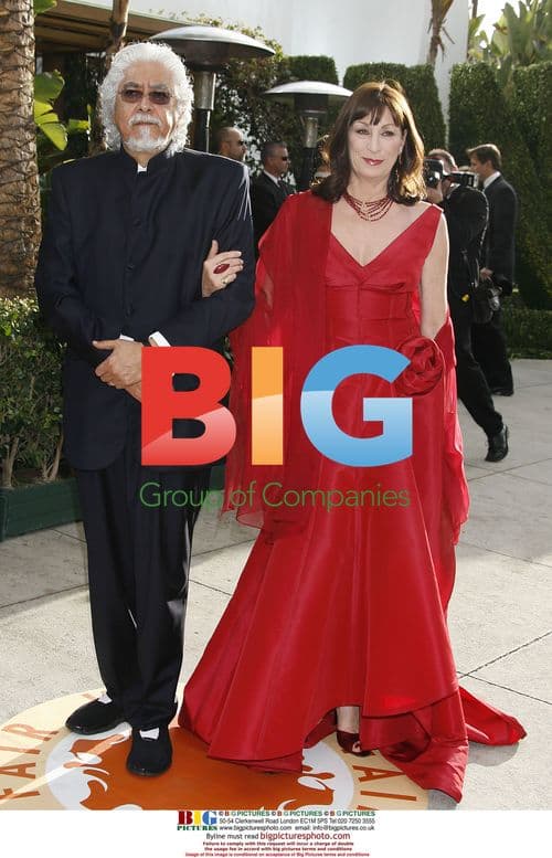 Robert Graham and Anjelica Huston at 2007 Vanity Fair Oscar Party