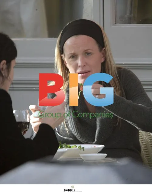 Pregnant Davinia Taylor Enjoys Lunch and Wine