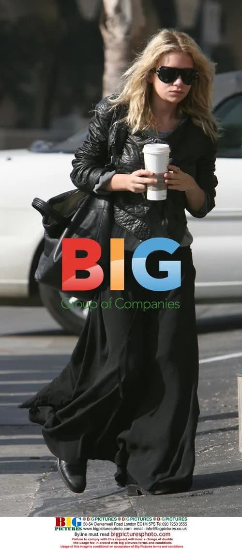 Olsen Twin Ashley Gets Starbucks