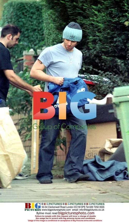 Liam Gallagher helps move into new home