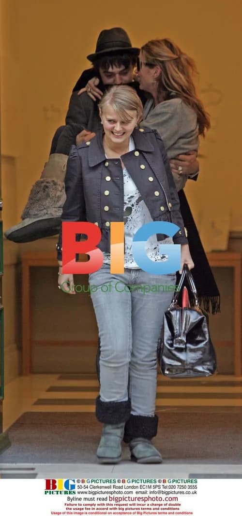 Kate Moss and Pete Doherty Leaving Clinic