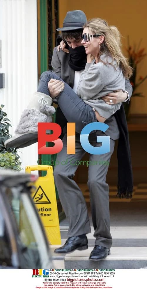 Kate Moss and Pete Doherty leaving clinic