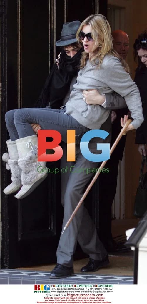 Kate Moss and Pete Doherty leaving clinic