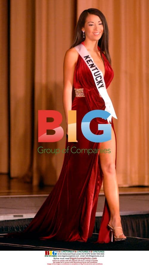 Miss USA 2007 hopefuls on stage