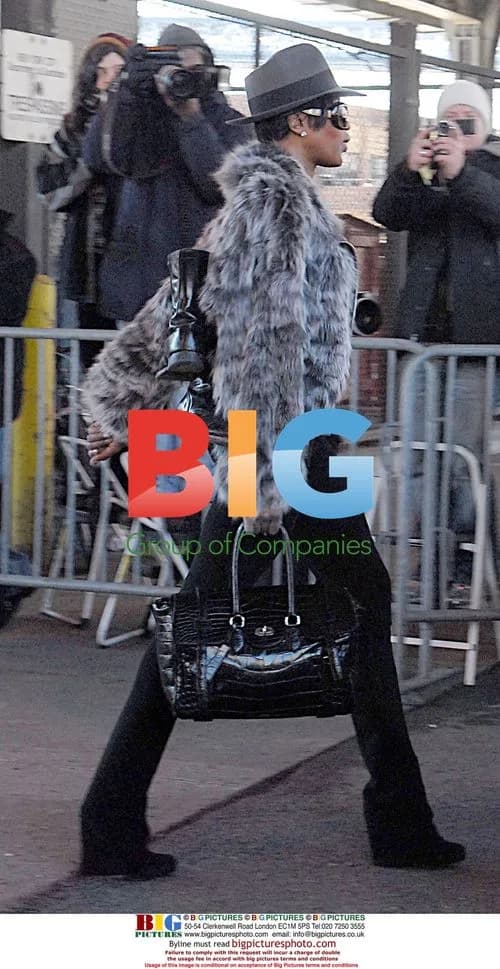 Naomi Campbell Reports for Community Service