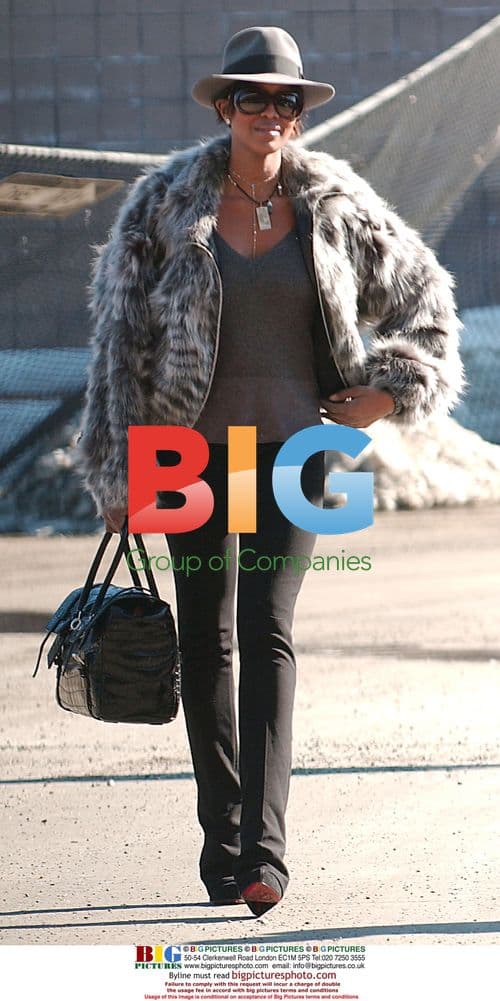 Naomi Campbell Performs Community Service